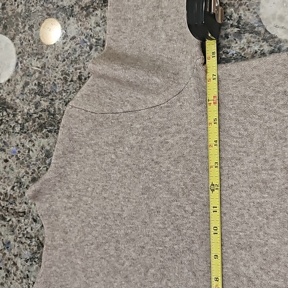 NANETTE LAPORE, SZ. XS, GRAY SWEATER WITH LONG SLEEVES WITH WHITE CUFFS. - Picture 13 of 16